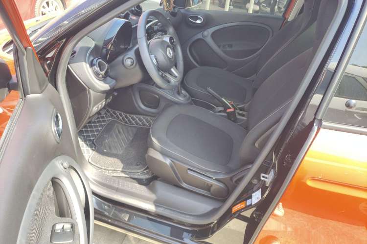 Used smart forfour 2018 1.0L 52kW Passion Edition Driver Seat