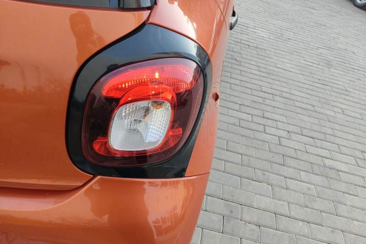 Used smart forfour 2018 1.0L 52 kW Dynamic Edition Exterior 6
