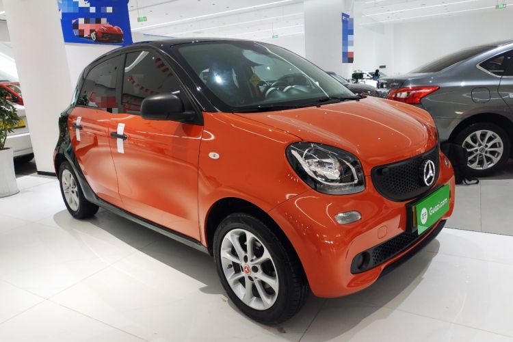 Used smart forfour 2018 1.0L 52 kW Dynamic Edition Front Right 45 Deg