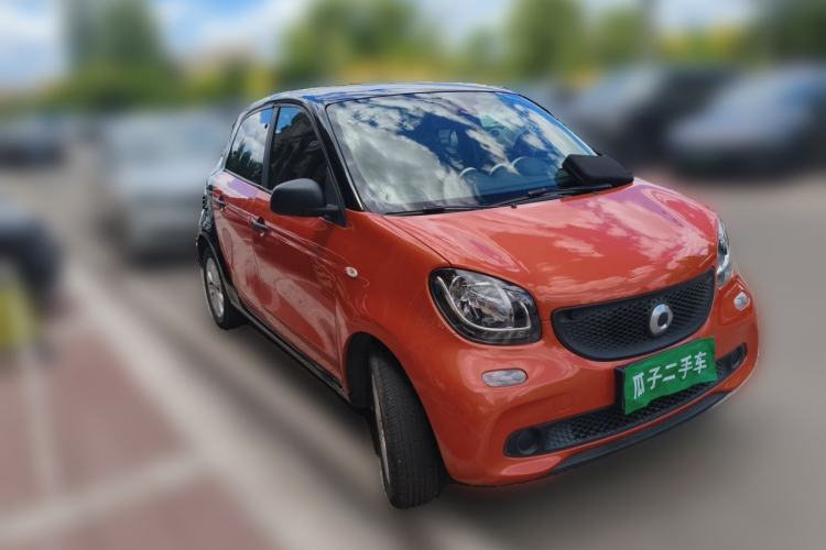 Used smart forfour 2018 1.0L 52 kW Dynamic Edition Front Right 45 Deg