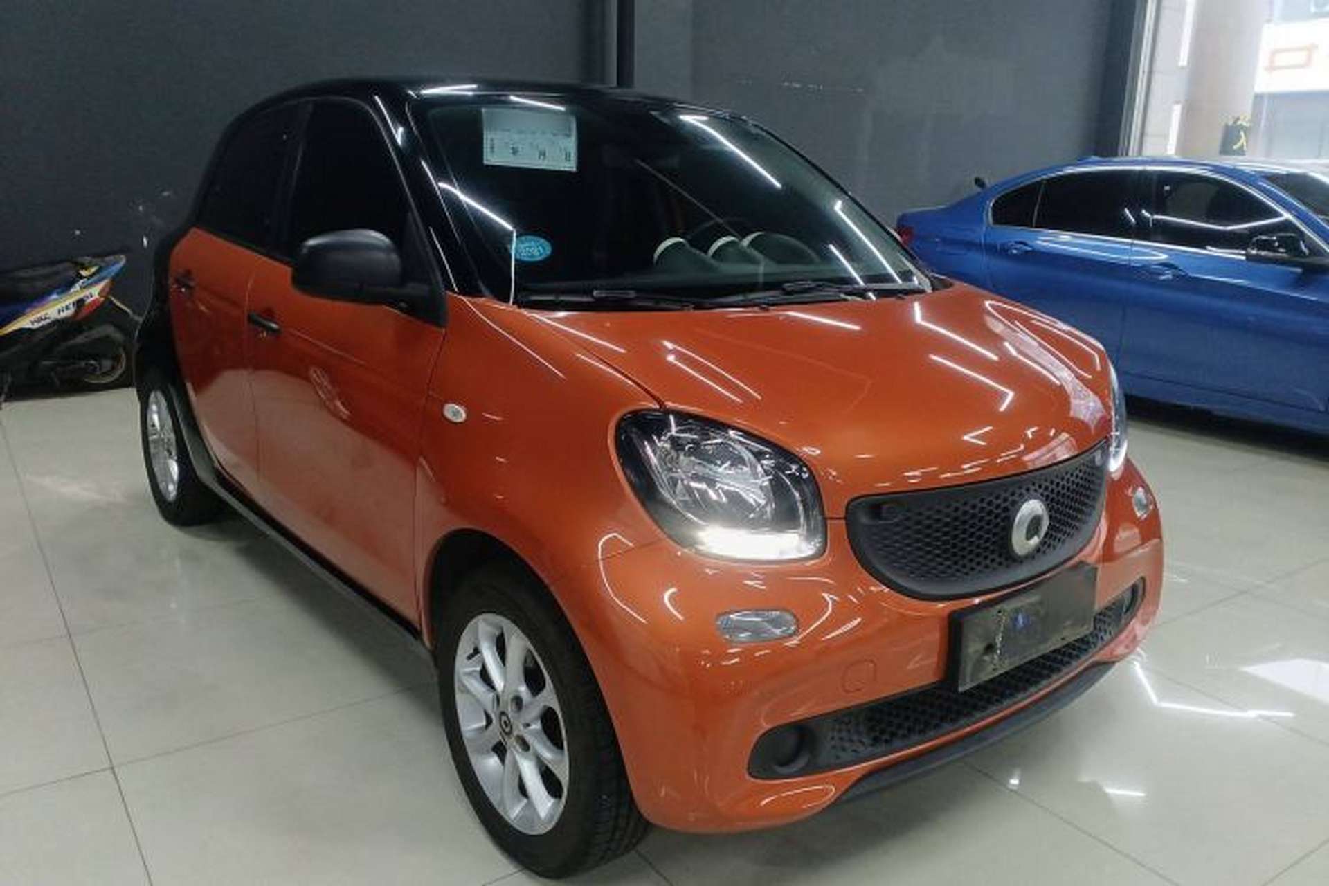 Used smart forfour 2018 1.0L 52 kW Dynamic Edition Front Right 45 Deg