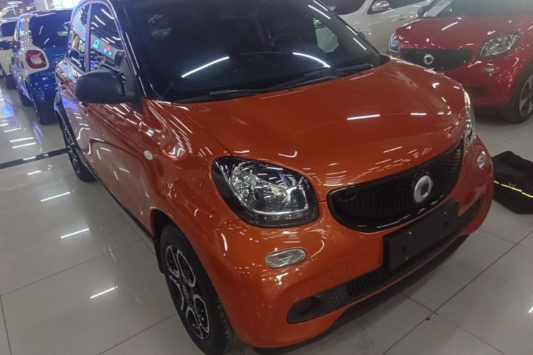 Used smart forfour 2018 1.0L 52kW Passion Edition Front Right 45 Deg