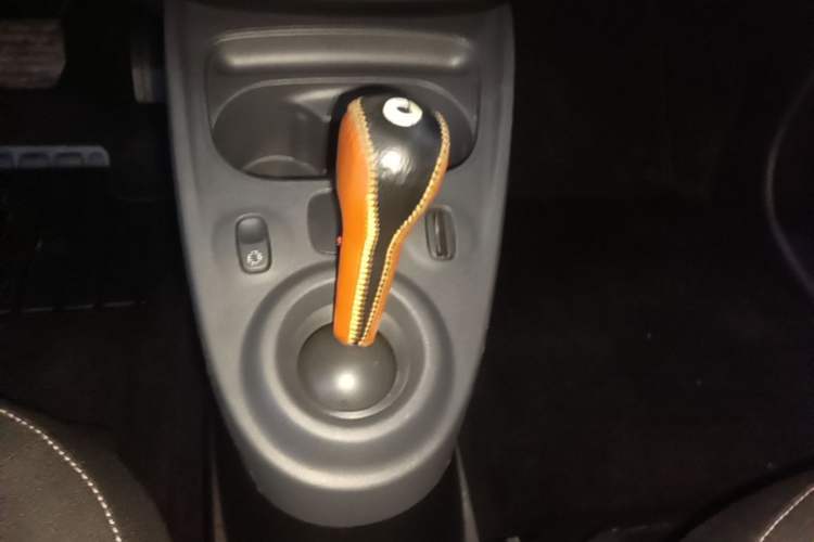 Used smart forfour 2018 1.0L 52kW Passion Edition Gear Lever