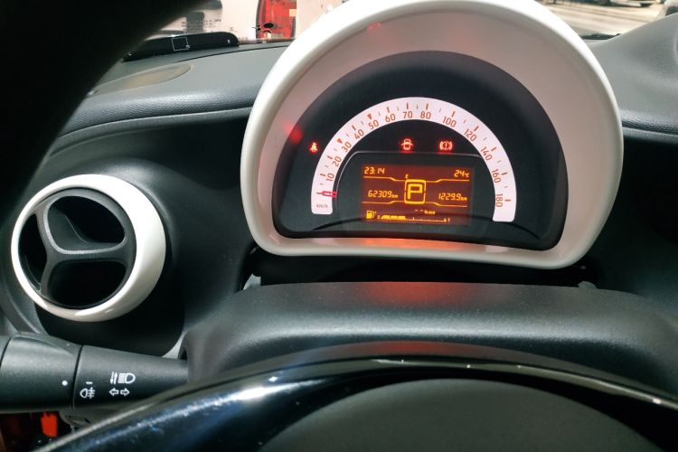 Used smart forfour 2018 1.0L 52 kW Dynamic Edition Instrument Cluster