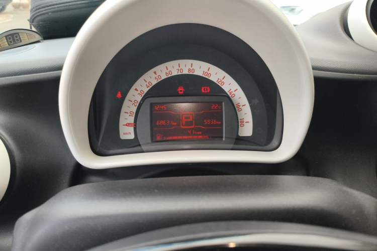 Used smart forfour 2018 1.0L 52 kW Dynamic Edition Instrument Cluster