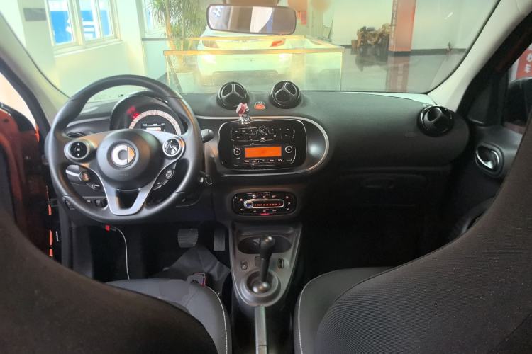 Used smart forfour 2018 1.0L 52kW Passion Edition Interior 2