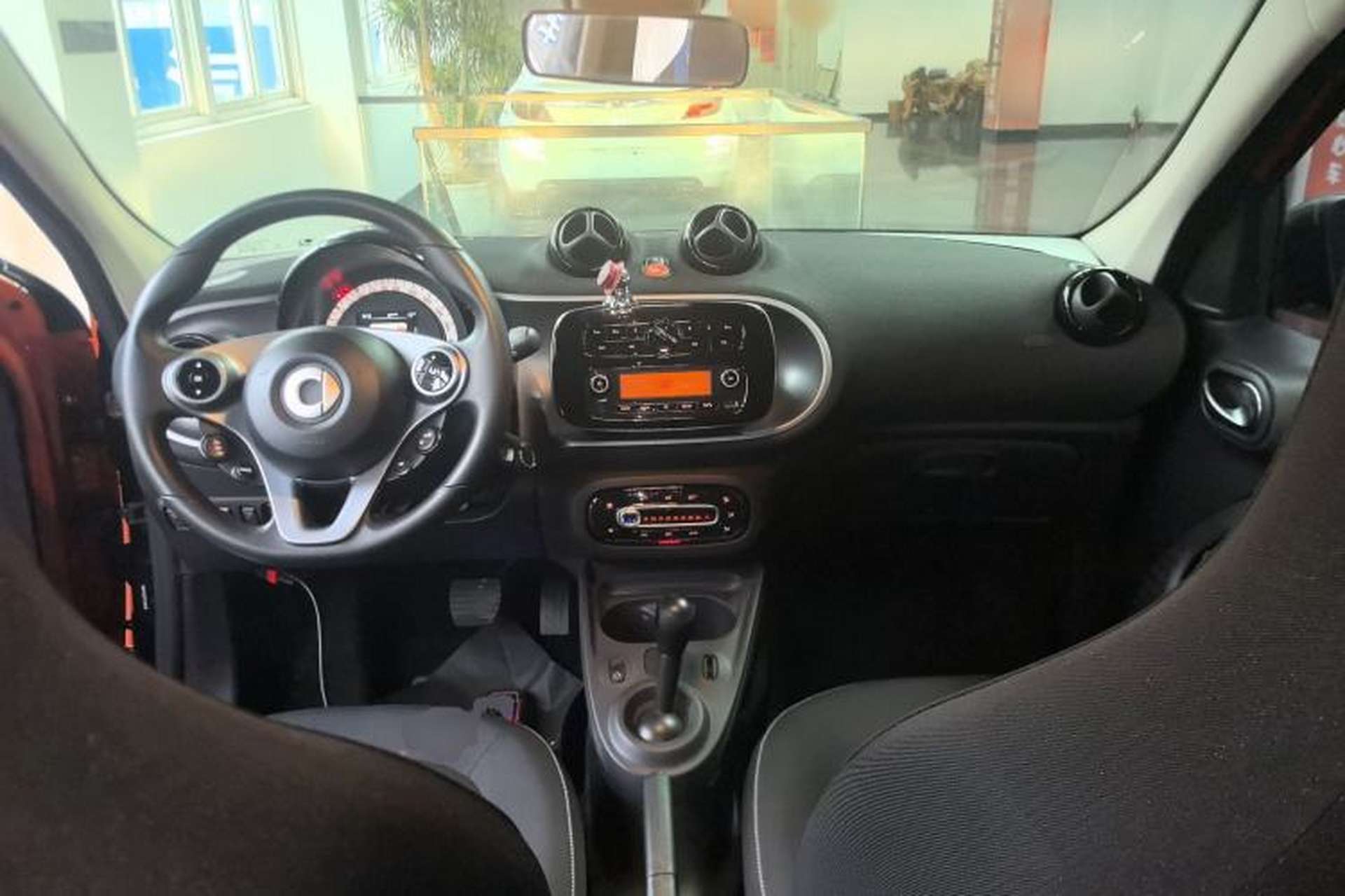 Used smart forfour 2018 1.0L 52kW Passion Edition Interior 2
