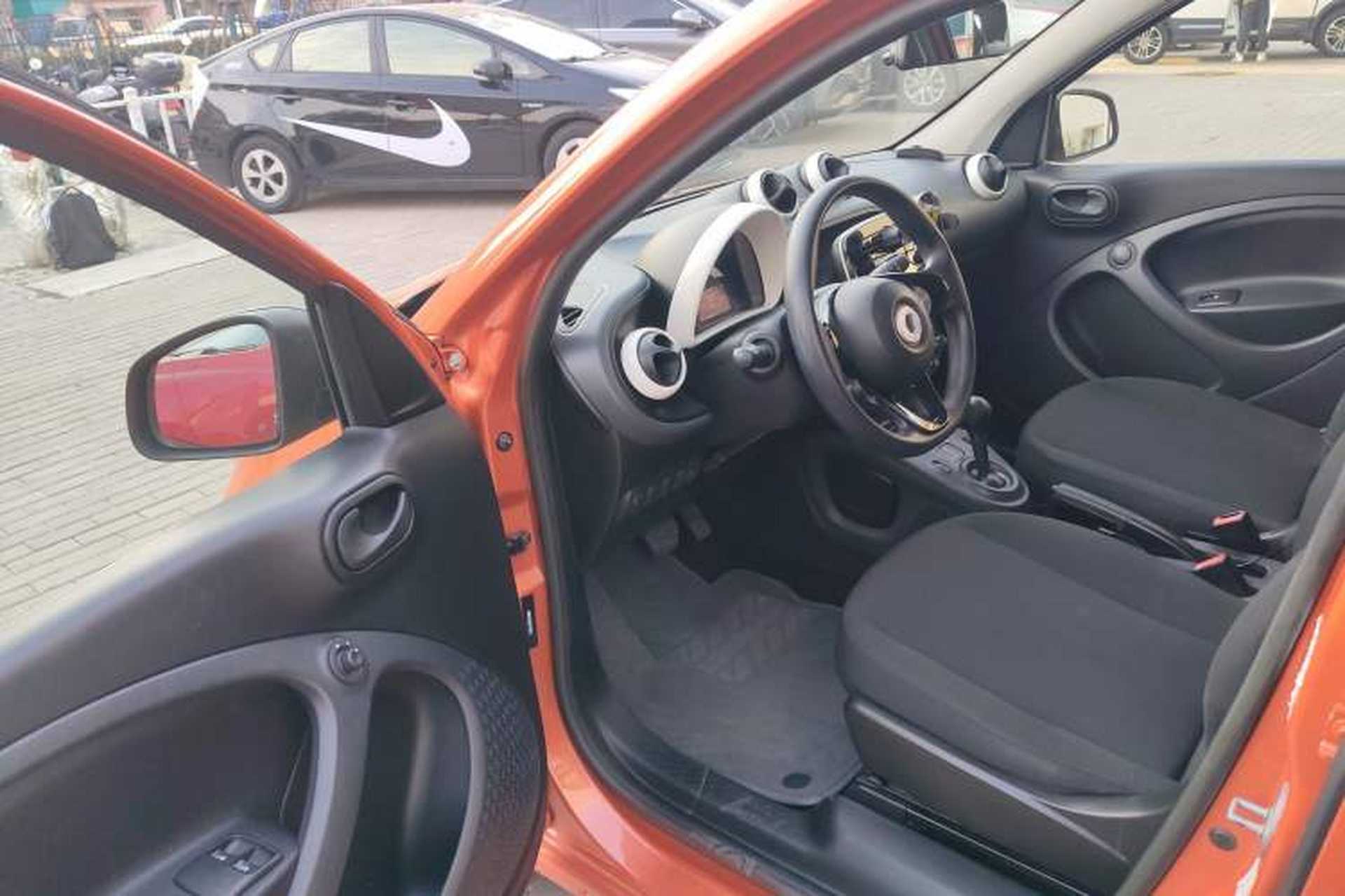 Used smart forfour 2018 1.0L 52 kW Dynamic Edition Interior 3