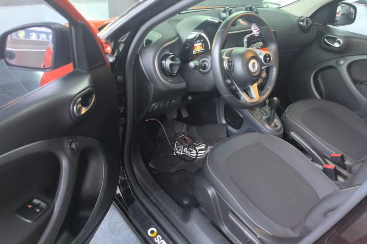 Used smart forfour 2018 1.0L 52kW Passion Edition Interior 3