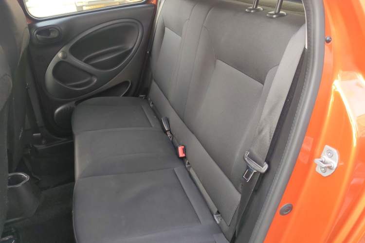 Used smart forfour 2018 1.0L 52 kW Dynamic Edition Interior 4