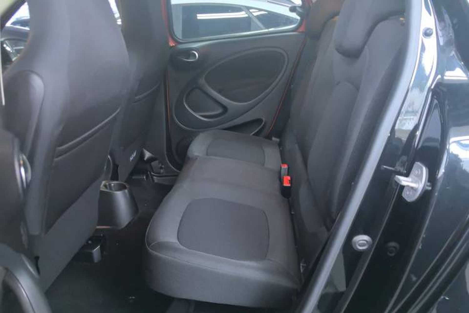 Used smart forfour 2018 1.0L 52kW Passion Edition Interior 4