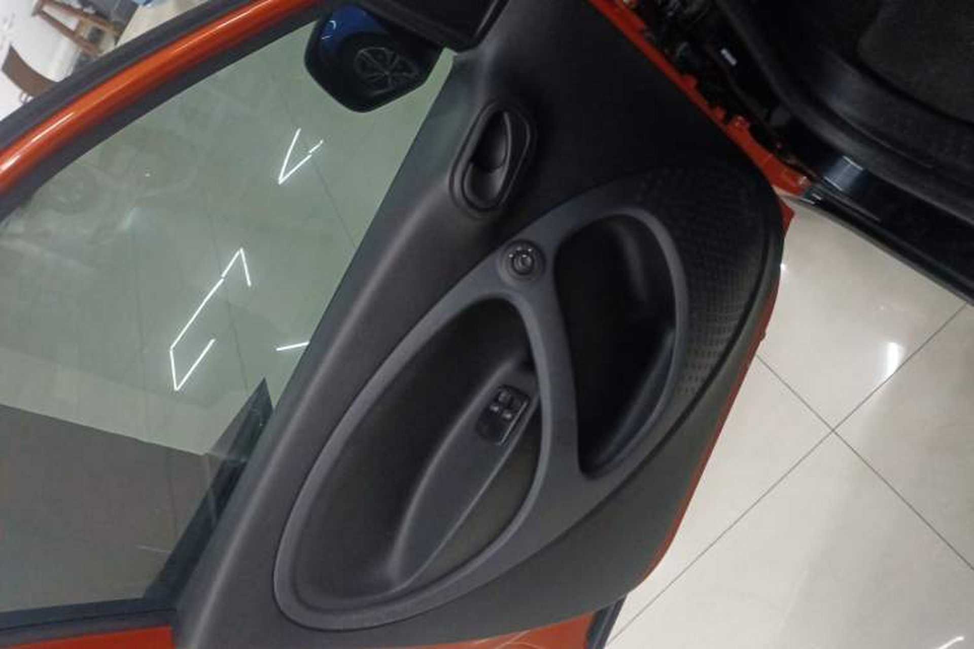 Used smart forfour 2018 1.0L 52 kW Dynamic Edition Left Front Door Interior