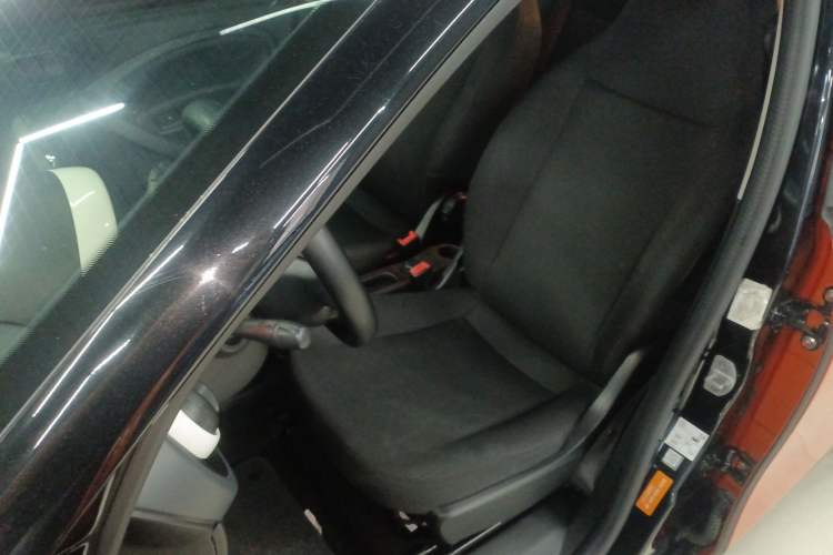 Used smart forfour 2018 1.0L 52 kW Dynamic Edition Left Front Seat