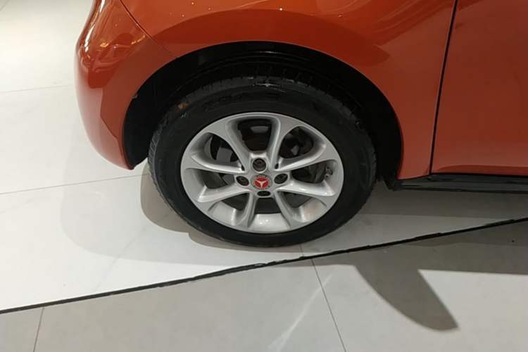 Used smart forfour 2018 1.0L 52 kW Dynamic Edition Left Front Wheel Hub