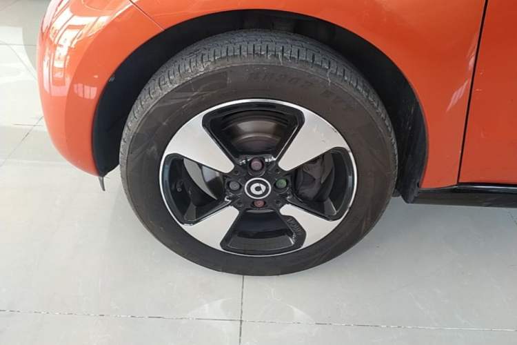 Used smart forfour 2018 1.0L 52kW Passion Edition Left Front Wheel Hub