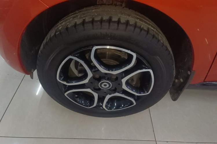 Used smart forfour 2018 1.0L 52kW Passion Edition Left Front Wheel Hub