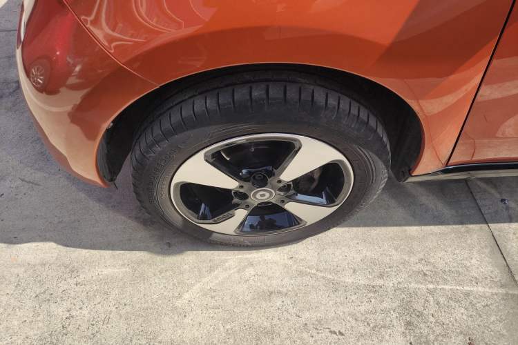Used smart forfour 2018 1.0L 52kW Passion Edition Left Front Wheel Hub