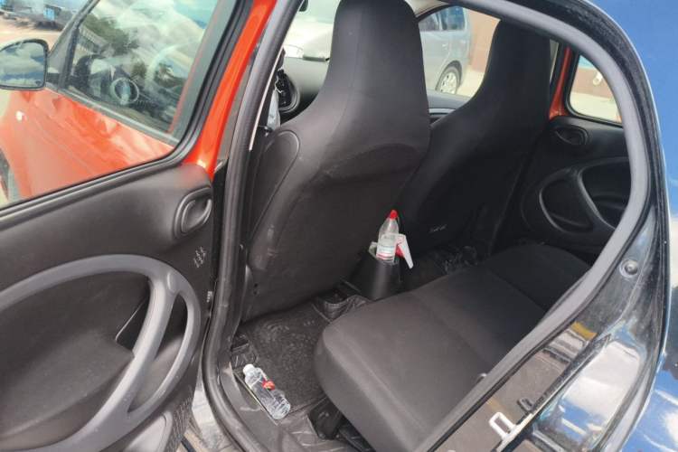 Used smart forfour 2018 1.0L 52 kW Dynamic Edition Left Rear Seat