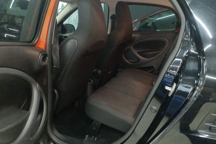 Used smart forfour 2018 1.0L 52 kW Dynamic Edition Left Rear Seat