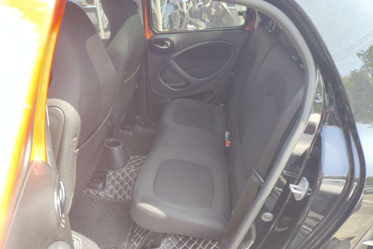 Used smart forfour 2018 1.0L 52kW Passion Edition Left Rear Seat