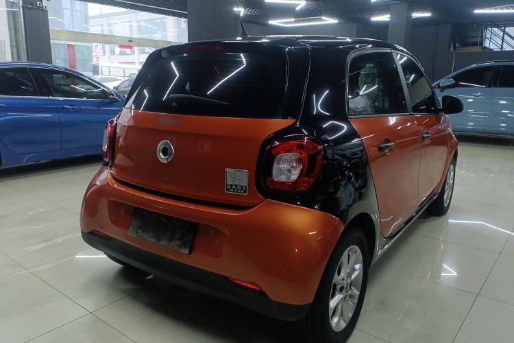 Used smart forfour 2018 1.0L 52 kW Dynamic Edition Rear Right 45 Deg