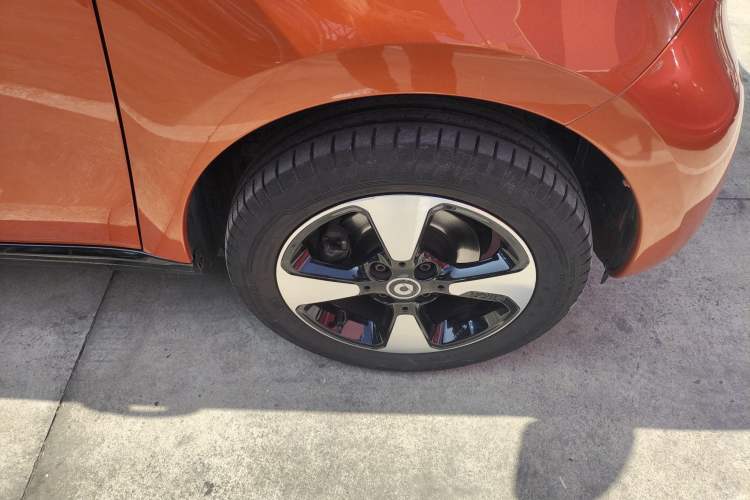 Used smart forfour 2018 1.0L 52kW Passion Edition Right Front Wheel Hub