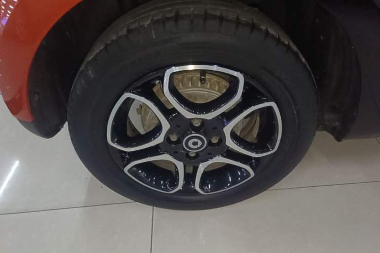 Used smart forfour 2018 1.0L 52kW Passion Edition Right Rear Wheel Hub