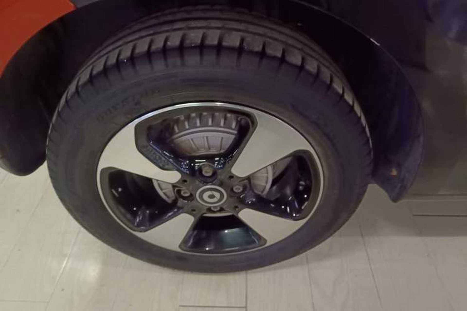 Used smart forfour 2018 1.0L 52kW Passion Edition Right Rear Wheel Hub