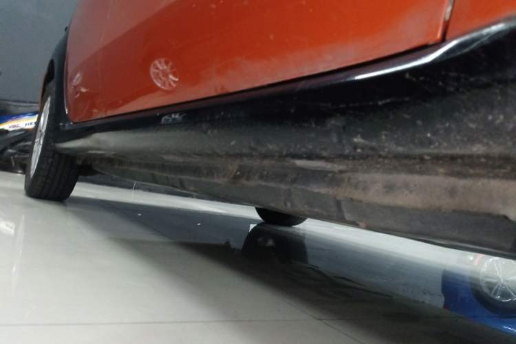 Used smart forfour 2018 1.0L 52 kW Dynamic Edition Right Side Sill