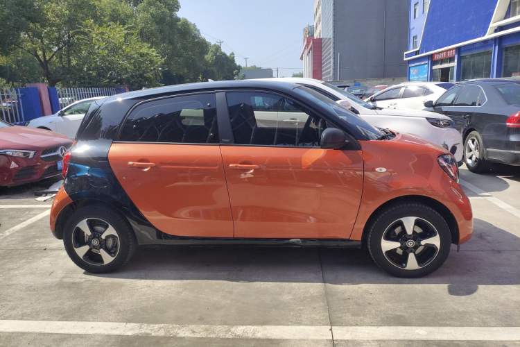 Used smart forfour 2018 1.0L 52kW Passion Edition Right Side