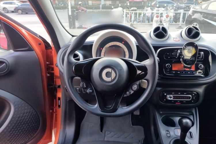 Used smart forfour 2018 1.0L 52 kW Dynamic Edition Steering Wheel