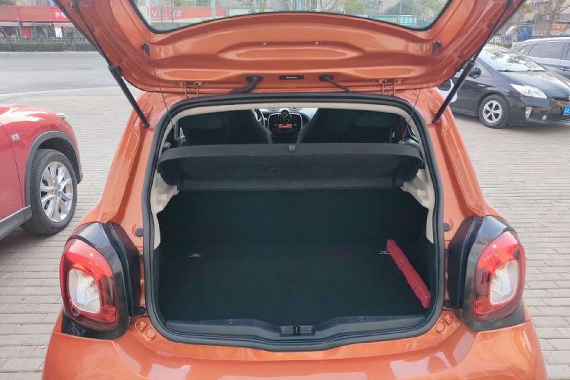 Used smart forfour 2018 1.0L 52 kW Dynamic Edition Trunk