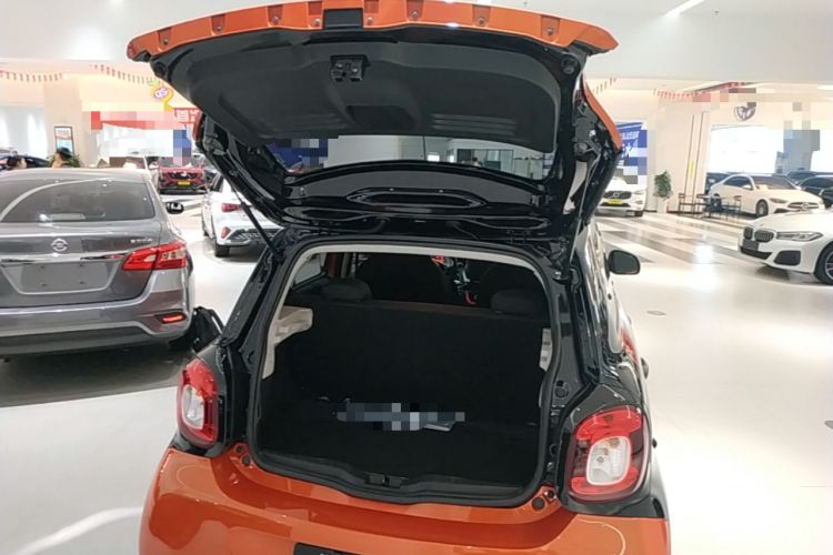 Used smart forfour 2018 1.0L 52 kW Dynamic Edition Trunk