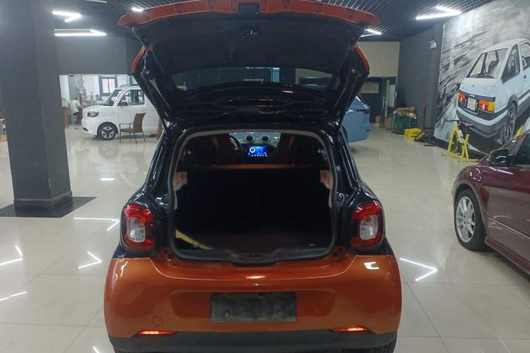 Used smart forfour 2018 1.0L 52 kW Dynamic Edition Trunk