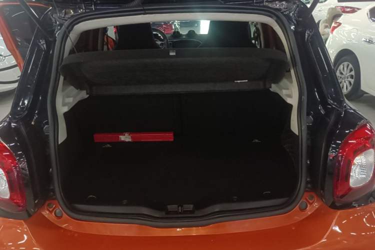 Used smart forfour 2018 1.0L 52kW Passion Edition Trunk