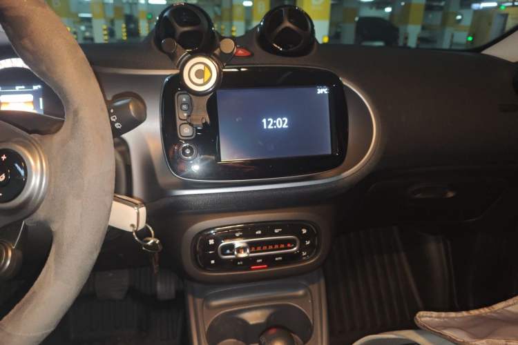 Used smart forfour 2018 0.9T 66 kW Pioneer Edition Audio And AC Panel