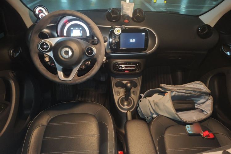 Used smart forfour 2018 0.9T 66 kW Pioneer Edition Center Console