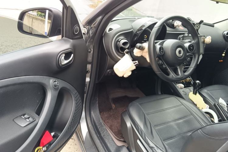 Used smart forfour 2018 1.0L 52kW Passion Edition Driver Seat