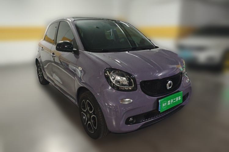 Used smart forfour 2018 0.9T 66 kW Pioneer Edition Front Right 45 Deg