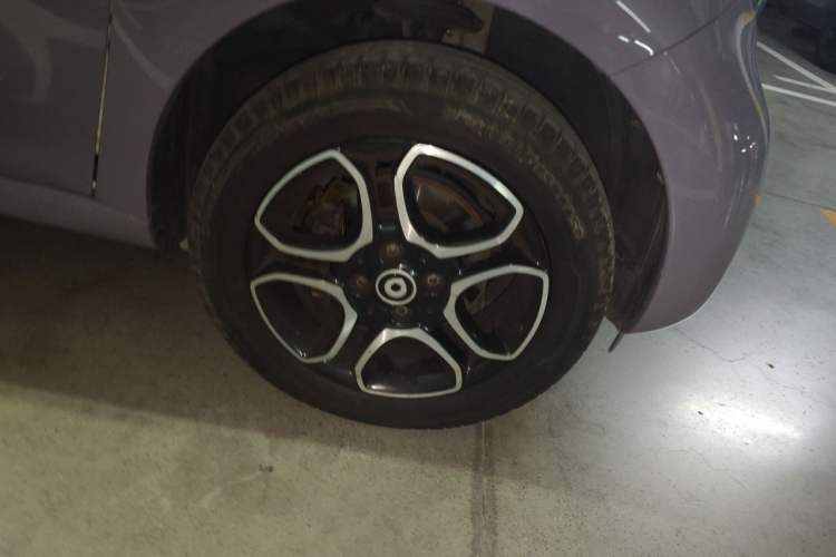 Used smart forfour 2018 0.9T 66 kW Pioneer Edition Right Front Wheel Hub