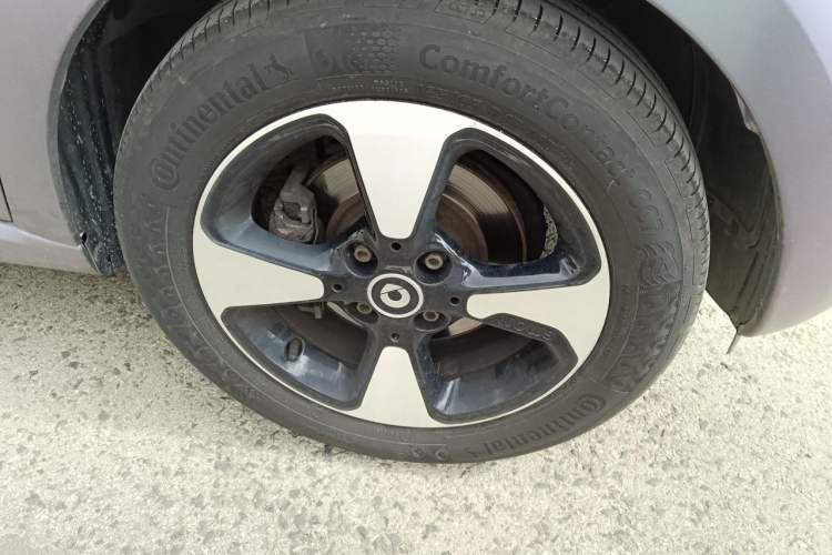 Used smart forfour 2018 1.0L 52kW Passion Edition Right Front Wheel Hub