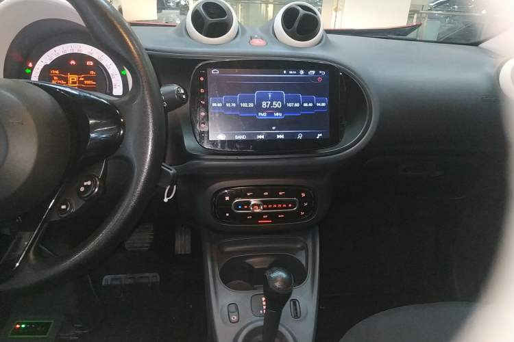 Used smart forfour 2018 1.0L 52 kW Dynamic Edition Audio And AC Panel