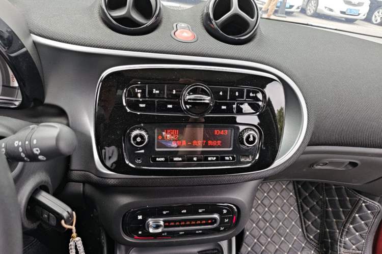 Used smart forfour 2018 1.0L 52kW Passion Edition Audio And AC Panel
