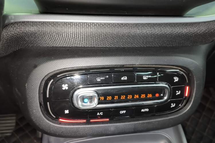 Used smart forfour 2018 1.0L 52kW Passion Edition Audio And AC Panel