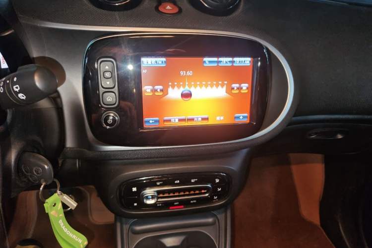 Used smart forfour 2018 0.9T 66 kW Pioneer Edition Audio And AC Panel
