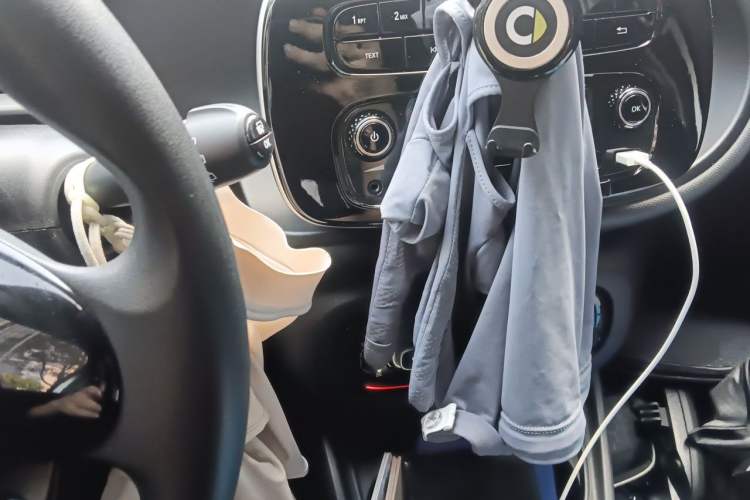 Used smart forfour 2018 1.0L 52 kW Dynamic Edition Audio And AC Panel