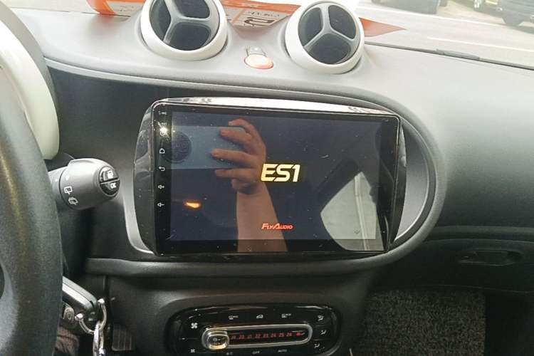 Used smart forfour 2018 1.0L 52 kW Dynamic Edition Audio And AC Panel