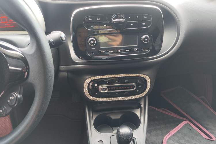 Used smart forfour 2018 1.0L 52 kW Dynamic Edition Audio And AC Panel