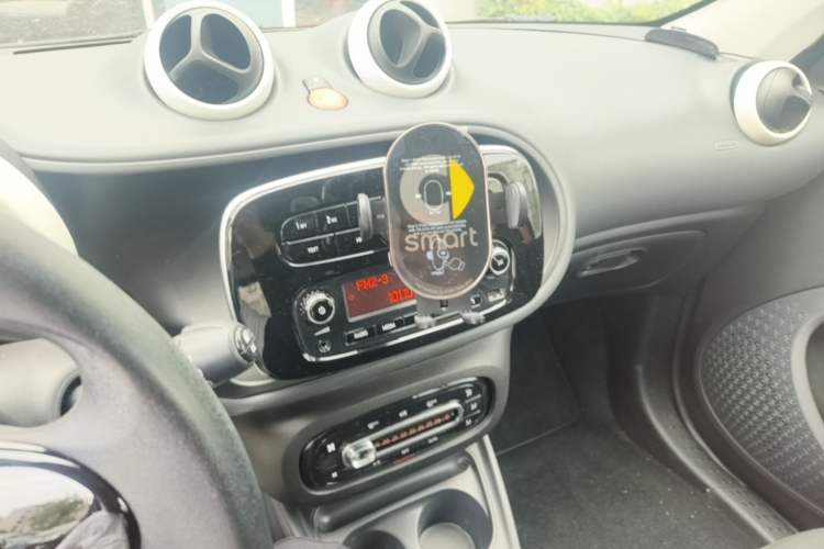 Used smart forfour 2018 1.0L 52 kW Dynamic Edition Audio And AC Panel