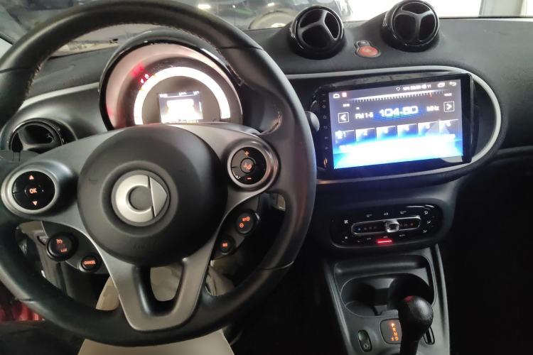 Used smart forfour 2018 1.0L 52kW Passion Edition Center Console